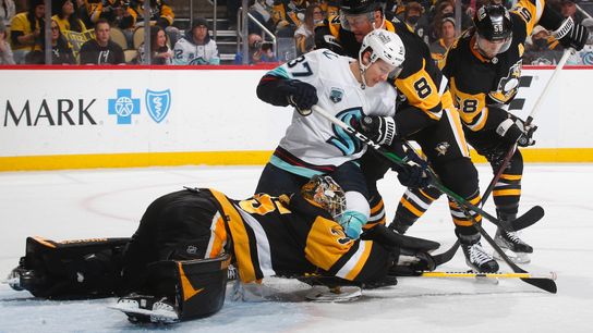 Jarry holds on during third-period collapse to earn OT point taken at PPG Paints Arena (Penguins)